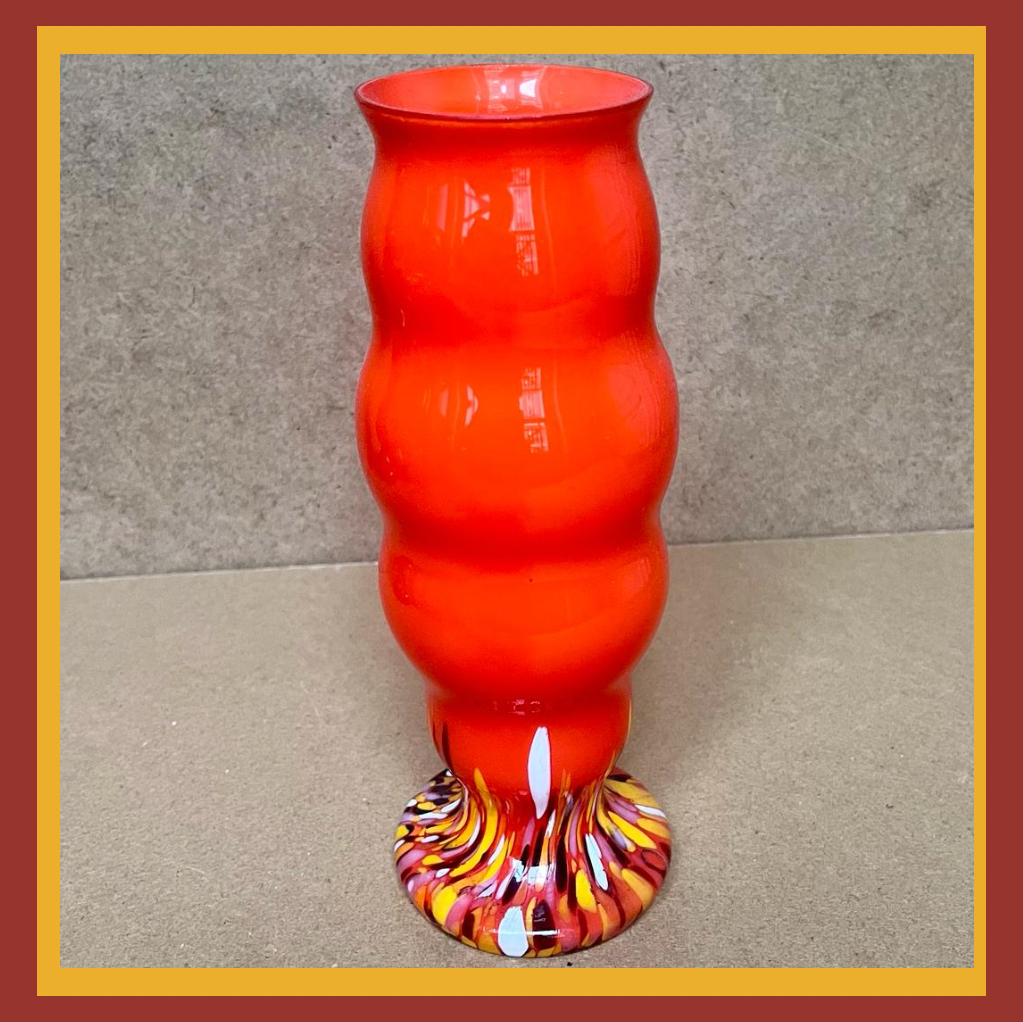 Vase orange opaline