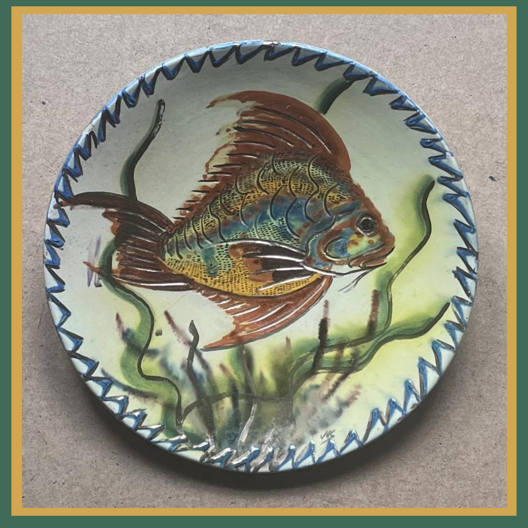 Assiette La Bisbal - poisson avec relief  mordoré 13