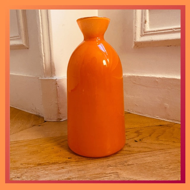 Vase en opaline orange